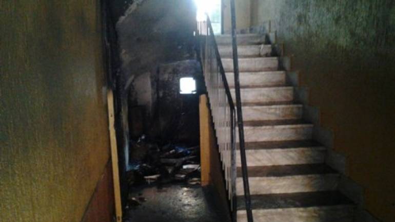 Ciampino: fiamme in una palazzina, agenti di Polizia Locale e passanti evitano una tragedia