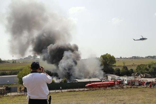 Incidente aereo: precipita un Cessna ai confini tra Roma e Ciampino. Due morti