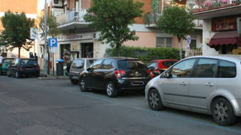 Entra in un negozio e ruba il portafogli della titolare: donna arrestata dai Carabinieri e dalla Polizia Locale a Ciampino