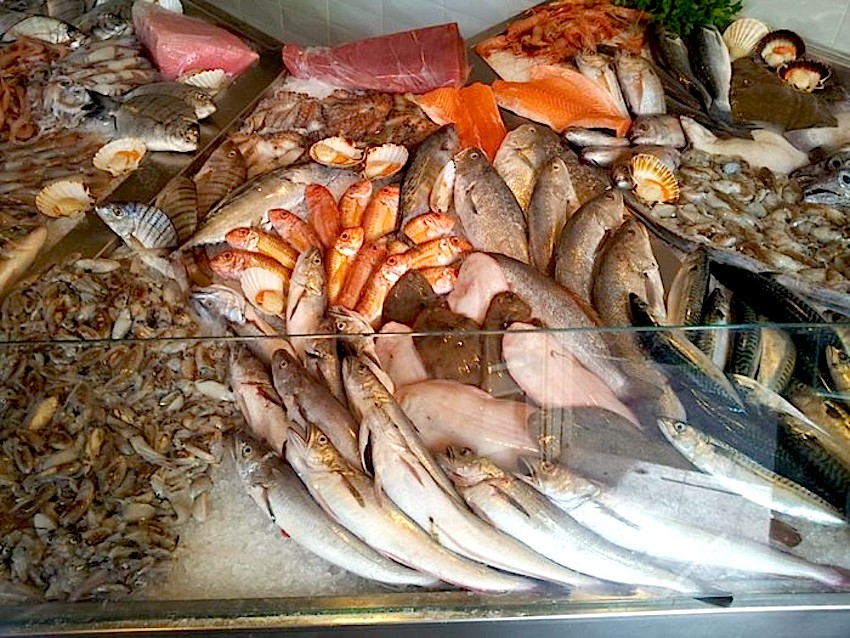Ciampino. Sequestrate diverse quantità di pesce in due supermercati.