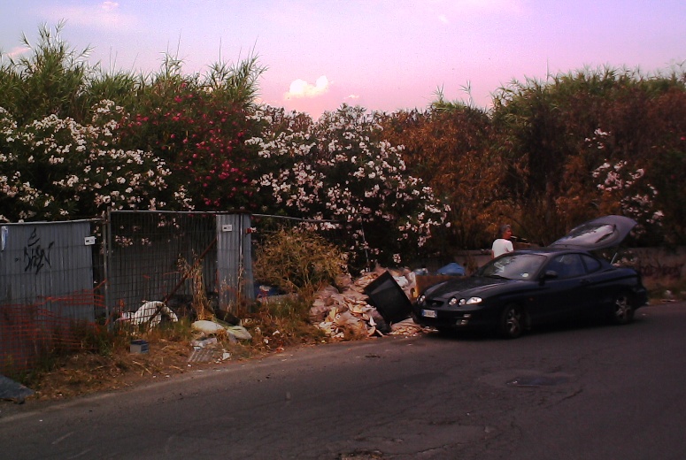 Ambiente: le telecamere della Polizia Locale “pizzicano” chi abbandona rifiuti in strada a Ciampino. Scattano le sanzioni e l’obbligo di ripristino dei luoghi