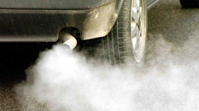 Inquinamento: STOP alle auto euro 0, euro 1 ed euro 2 dal 16 al 18 dicembre. Verifica la tua targa