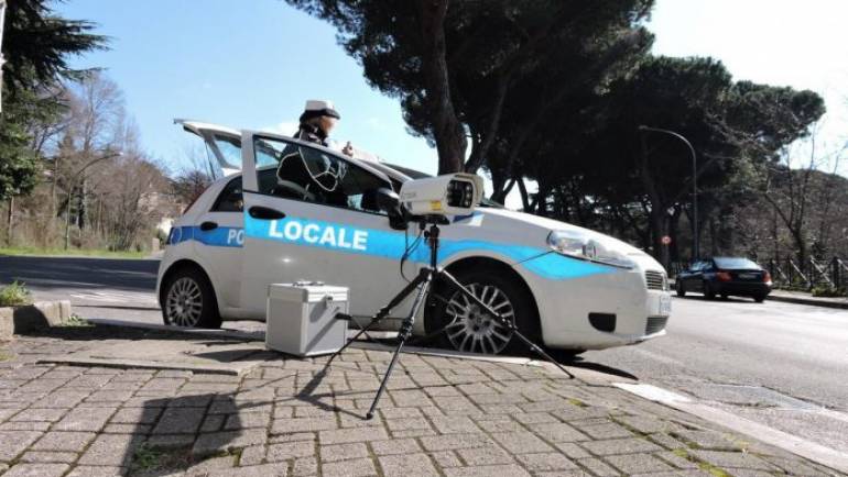 Ciampino, Carabinieri e Polizia Locale fermano auto rubata grazie a targa system