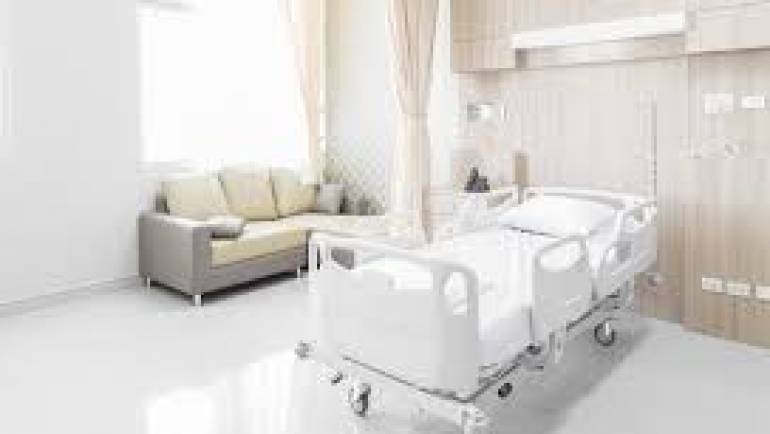 Esclusa l’aggravante della “privata dimora” nell’ipotesi di furto durante la degenza in ospedale