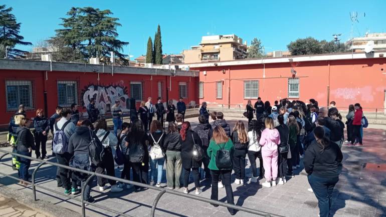Settimana della Legalità a Ciampino: gli studenti dell’Istituto Amari-Mercuri in visita al Villaggio della Legalità della Polizia Locale
