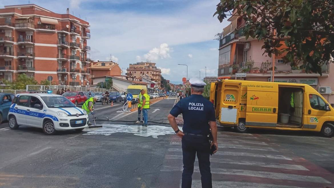 Sversamento di gasolio sui ponti di Morena e sulla rotatoria di via S. P. della Croce: rintracciato il responsabile e ripristinata la sicurezza stradale